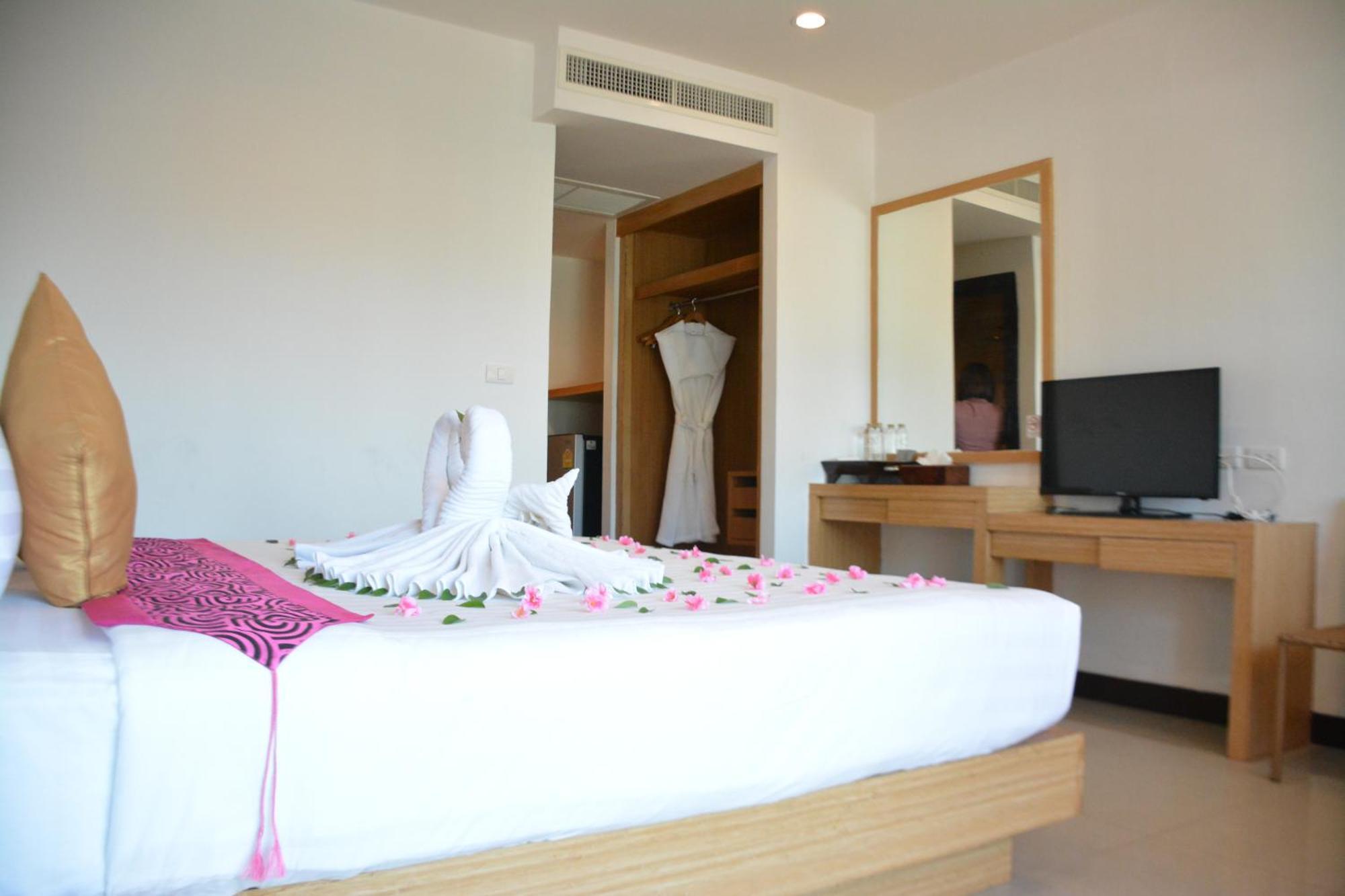 Patong Zephyr Grand Hotel מראה חיצוני תמונה