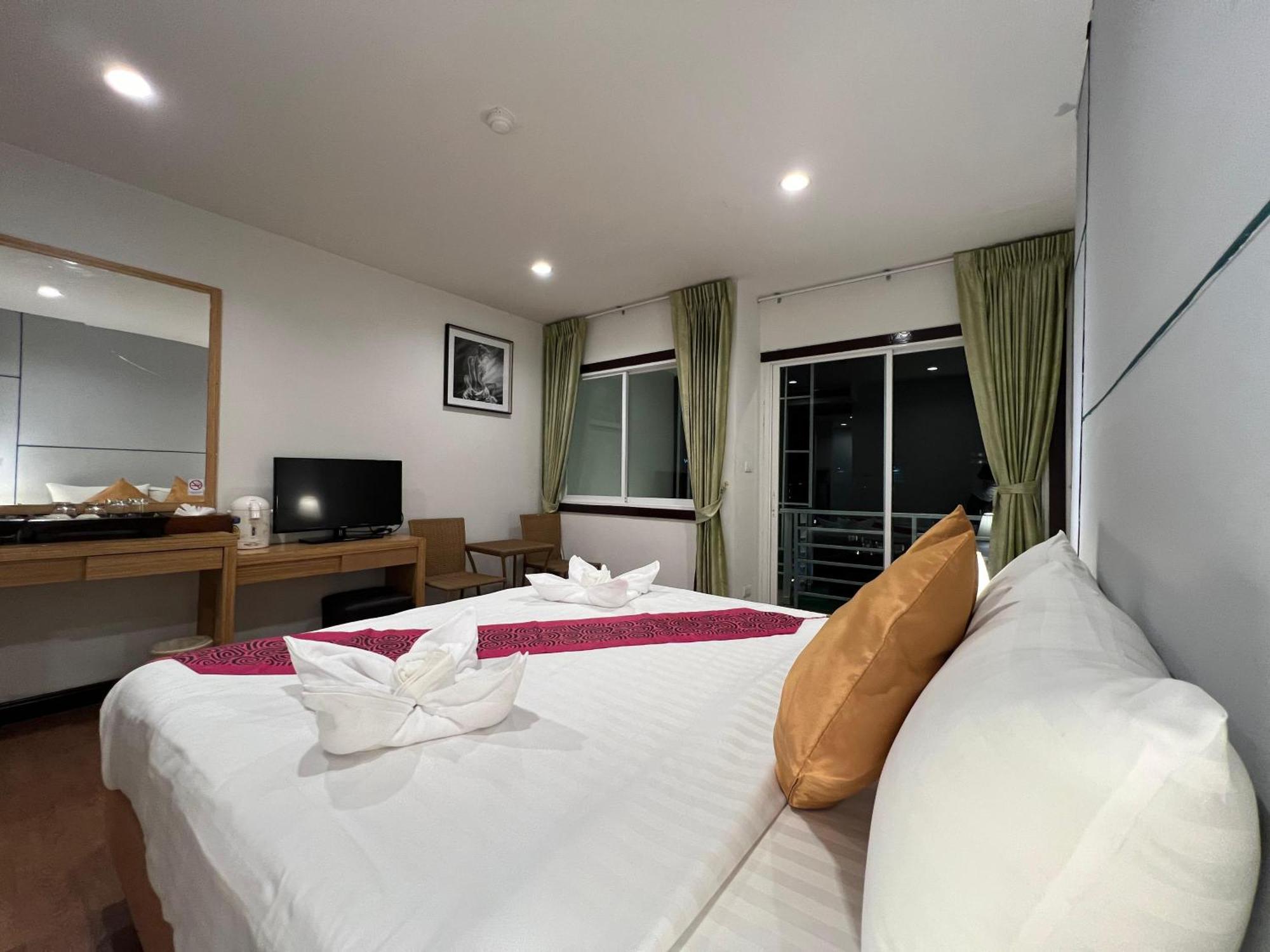 Patong Zephyr Grand Hotel מראה חיצוני תמונה